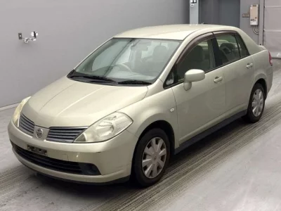 Nissan TIIDA LATIO  с аукциона в Японии