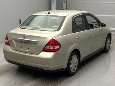 Nissan TIIDA LATIO  с аукциона в Японии