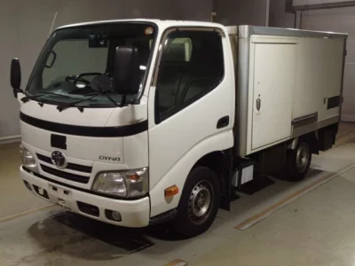 Toyota DYNA  с аукциона в Японии