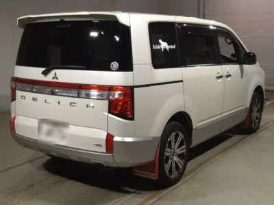 Mitsubishi Delica D:5