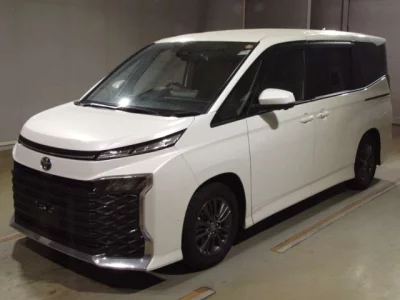 Toyota VOXY  с аукциона в Японии