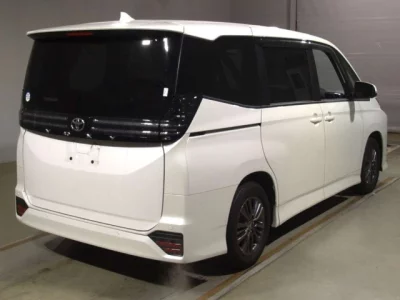 Toyota VOXY  с аукциона в Японии