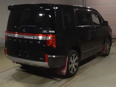 Mitsubishi Delica D:5