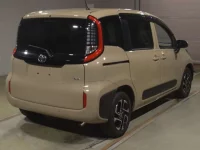 Toyota SIENTA лот № 2229 оценка 5  с аукциона в Японии 1
