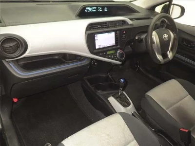 Toyota AQUA  с аукциона в Японии