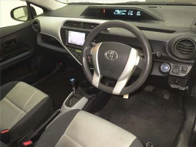 Toyota AQUA  с аукциона в Японии