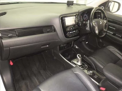 Mitsubishi OUTLANDER PHEV