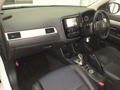 Mitsubishi OUTLANDER PHEV