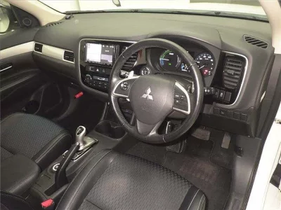 Mitsubishi OUTLANDER PHEV