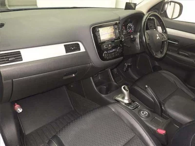 Mitsubishi OUTLANDER PHEV