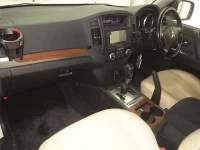 Mitsubishi PAJERO лот № 8421 оценка 4  с аукциона в Японии 3