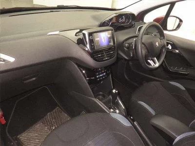 Peugeot 208  с аукциона в Японии