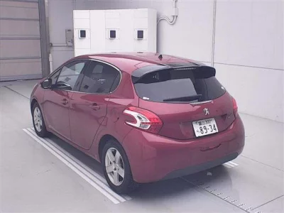 Peugeot 208  с аукциона в Японии