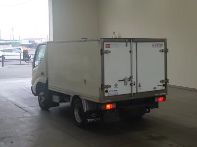 Toyota DYNA  с аукциона в Японии