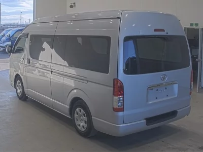 Toyota HIACE VAN  с аукциона в Японии