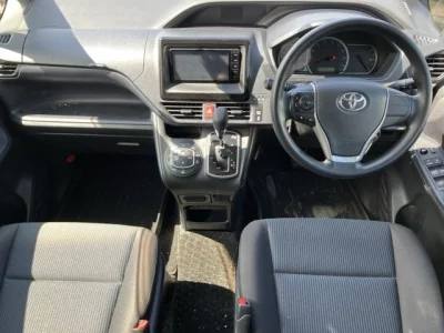 Toyota NOAH  с аукциона в Японии