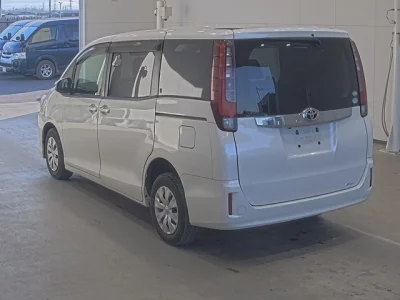 Toyota NOAH  с аукциона в Японии