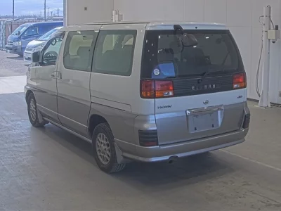 Nissan ELGRAND  с аукциона в Японии