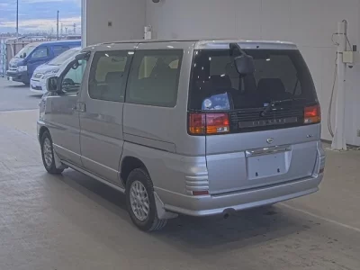 Nissan ELGRAND  с аукциона в Японии