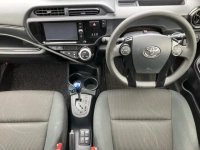 Toyota AQUA  с аукциона в Японии