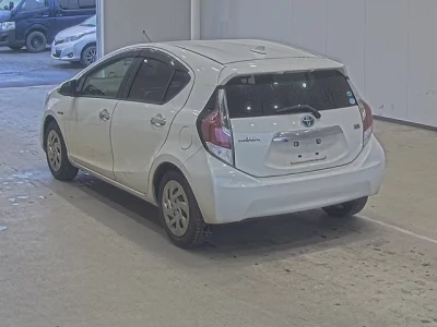 Toyota AQUA  с аукциона в Японии