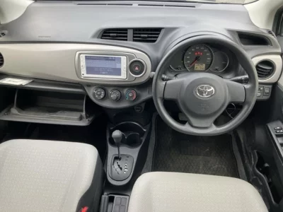 Toyota VITZ  с аукциона в Японии