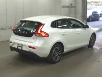 Volvo V40 лот № 440 оценка 4.5  с аукциона в Японии 1