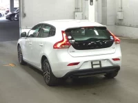 Volvo V40 лот № 440 оценка 4.5  с аукциона в Японии 4