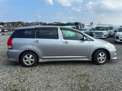 Toyota WISH  с аукциона в Японии
