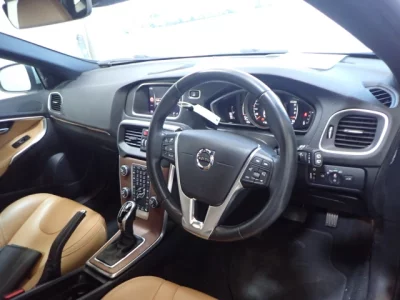 Volvo V40  с аукциона в Японии