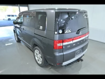 Mitsubishi DELICA D5