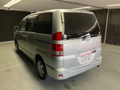 Toyota NOAH  с аукциона в Японии