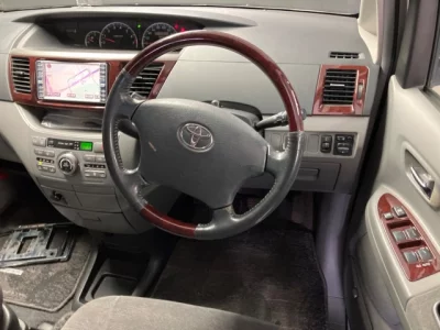 Toyota NOAH  с аукциона в Японии