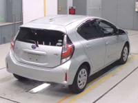 Toyota AQUA лот № 30085 оценка 3.5  с аукциона в Японии 1