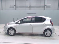 Toyota AQUA лот № 30085 оценка 3.5  с аукциона в Японии 3