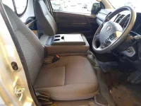 Toyota HIACE VAN лот № 30043 оценка R  с аукциона в Японии 7