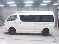 Toyota HIACE VAN лот № 70040 оценка 3  с аукциона в Японии 3