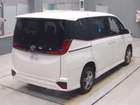 Toyota NOAH лот № 30037 оценка 4  с аукциона в Японии 1
