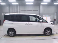 Toyota NOAH лот № 30037 оценка 4  с аукциона в Японии 2
