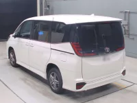 Toyota NOAH лот № 30037 оценка 4  с аукциона в Японии 5