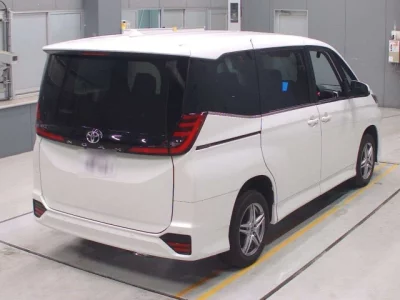 Toyota NOAH  с аукциона в Японии