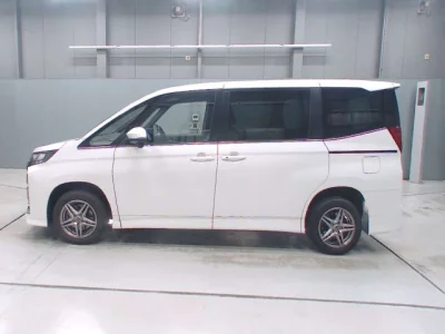 Toyota NOAH  с аукциона в Японии