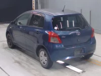 Toyota VITZ лот № 70028 оценка 3  с аукциона в Японии 5