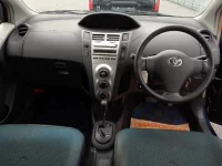Toyota VITZ лот № 70028 оценка 3  с аукциона в Японии 8