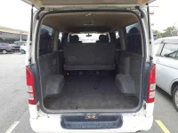 Toyota HIACE VAN лот № 10027 оценка 3  с аукциона в Японии 9