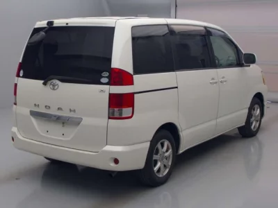 Toyota NOAH  с аукциона в Японии