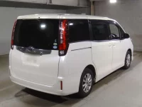 Toyota NOAH лот № 14 оценка 3.5  с аукциона в Японии 1