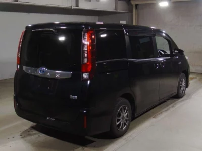 Toyota NOAH  с аукциона в Японии