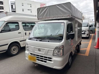 Nissan NT100 Clipper