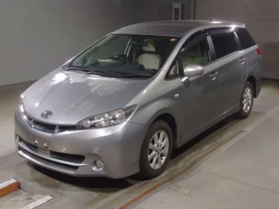 Toyota WISH  с аукциона в Японии